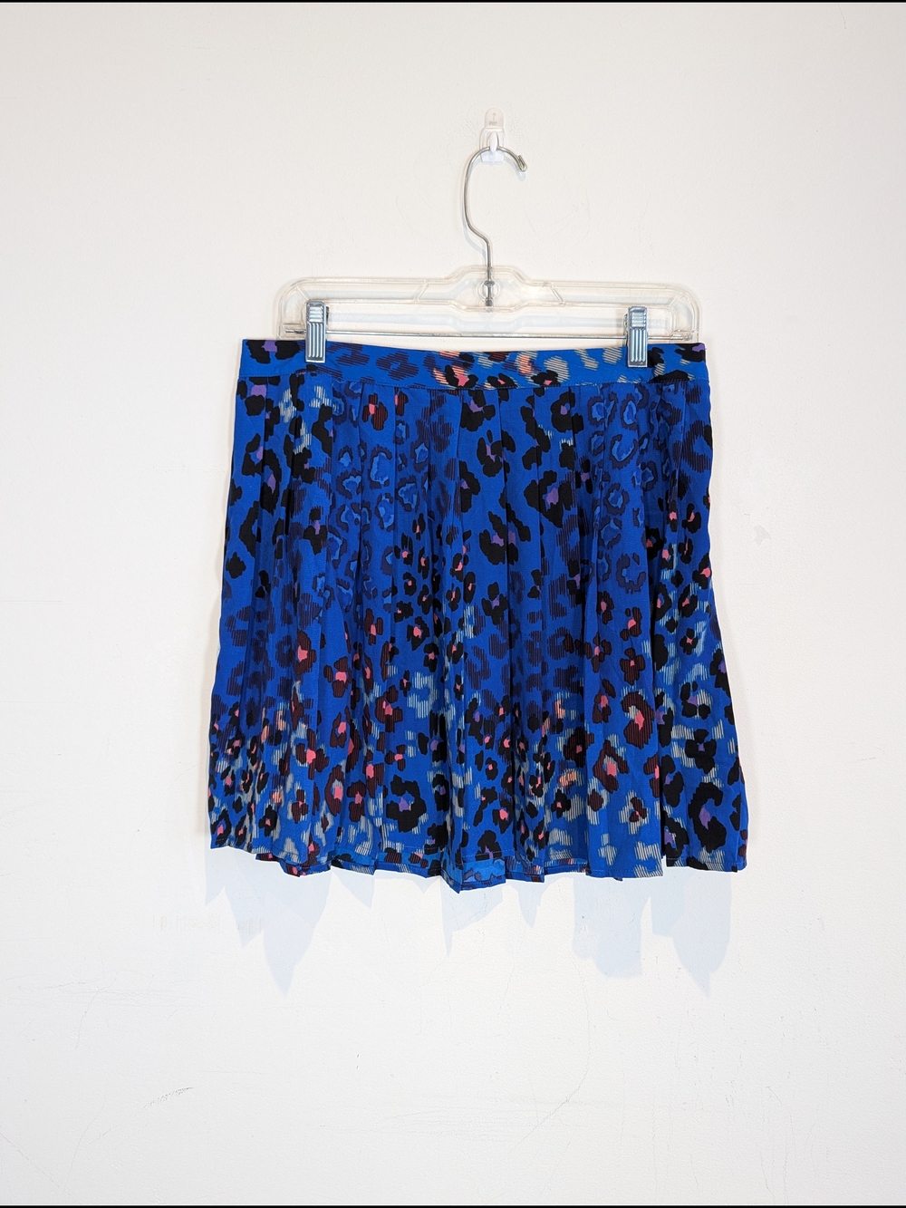 NWT LILY WHITE Blue Leopard Print Pleated Skirt, Size Large